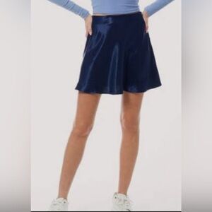 Aritzia Babaton Crinkle Navy Mini Skirt. Size 16